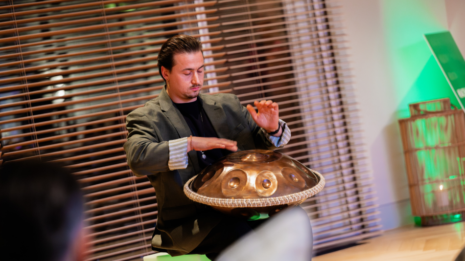 Deniz - Innerlijke Harmonie en rust: Ervaar de helende effecten van de Handpan